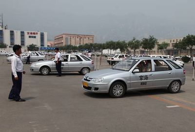北京海淀驾校采购200台新爱丽舍两厢作教练车，提升驾驶培训质量