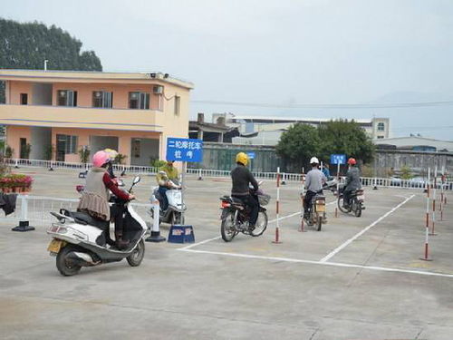 北京朝阳区摩托车驾照考试价格与驾校选择指南